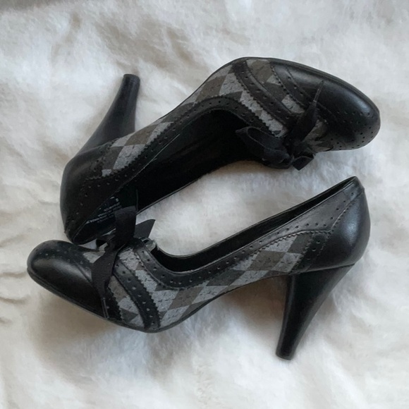 Kenneth Cole Tribeca heels 8 - Picture 3 of 6